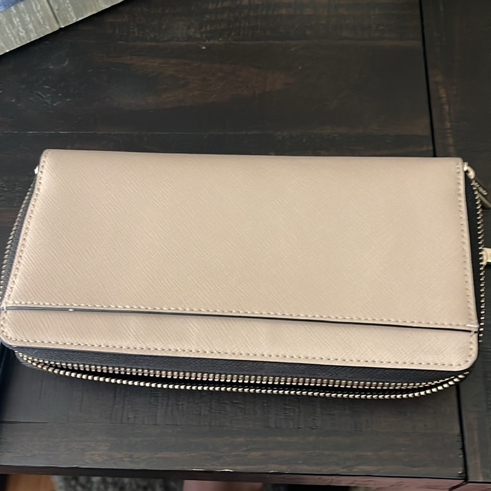 Kate Spade Continental Wallet with wrist strap - Picture 3 of 4